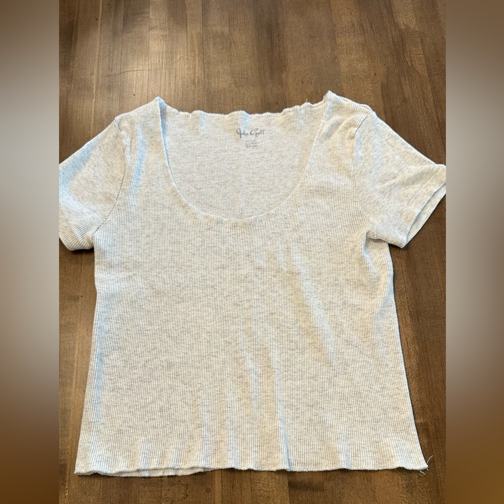 🩷 Brandy Melville Cropped V-Neck Tee 🩷